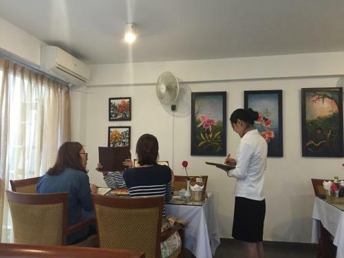 Golden Sun Villa Hotel