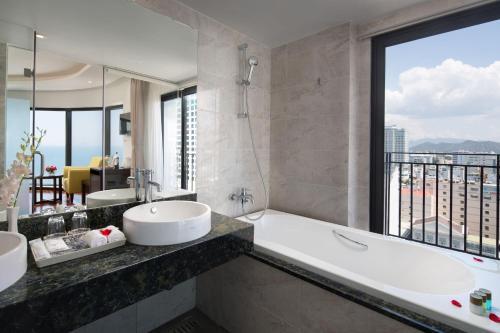 Legend Sea Hotel