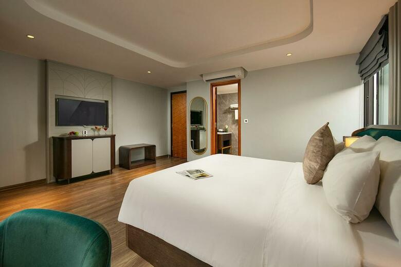 May De Ville Old Quarter Hotel