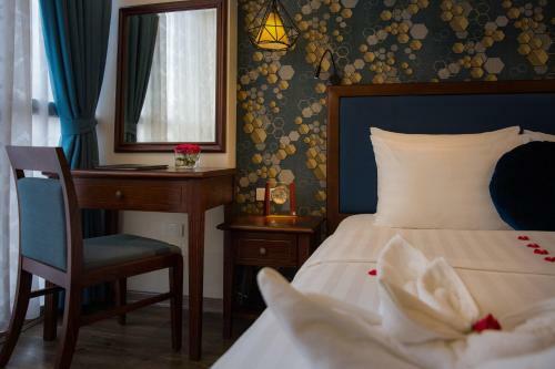 Holiday Emerald Hotel