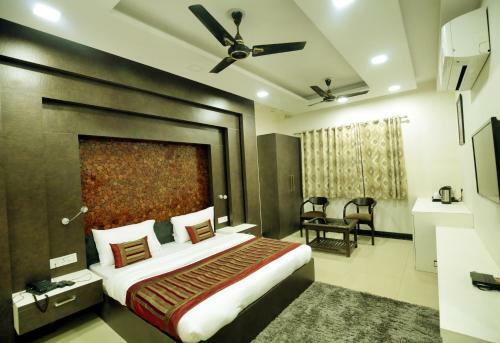 Hotel Red Castle