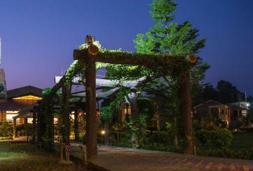 Hotel The Roar Resort