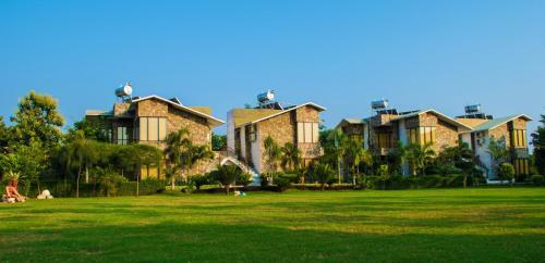 Hotel The Roar Resort