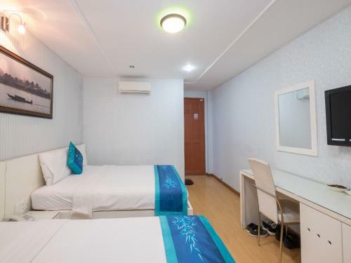 Blue River Hotel