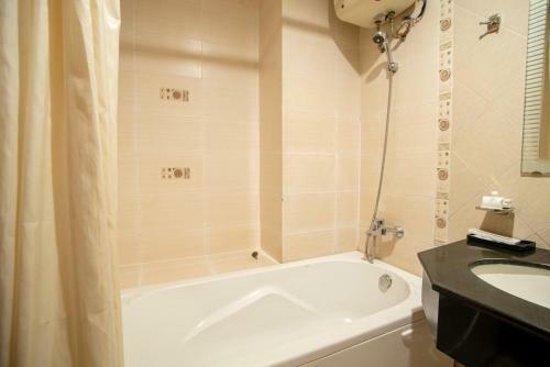 Binh Hung Hotel
