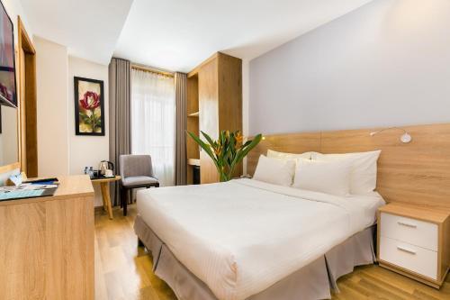 A & Em - Le Prince Hotel