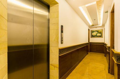 A & Em - Le Prince Hotel
