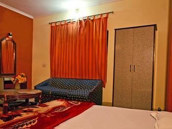 Hotel Sahara International Deluxe