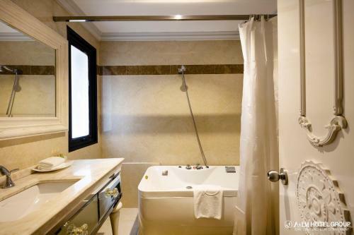 A & Em - Corner Saigon Hotel