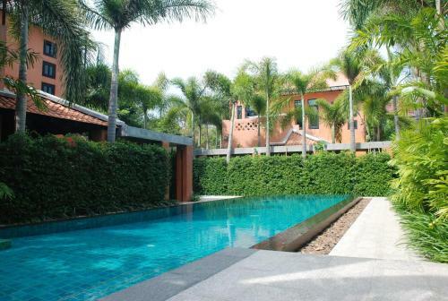 Hostal 4 House Residence