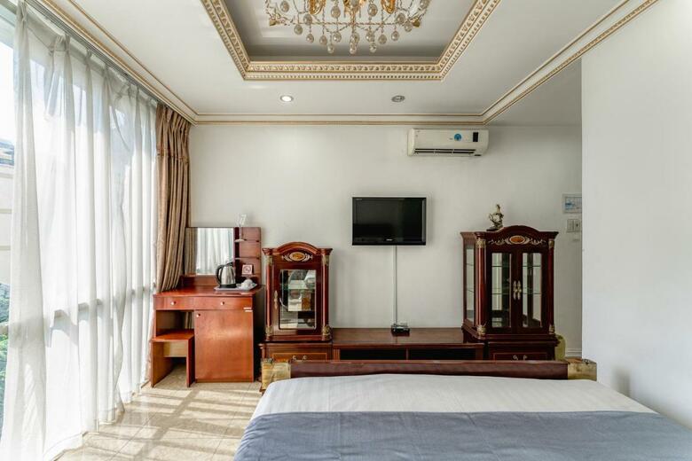 Happy Land Hotel