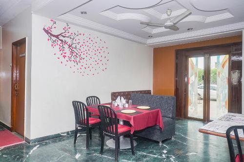 Oyo 15223 Hotel Eshosans Palace