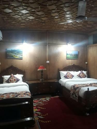 Badyari Palace Group Of House Boats