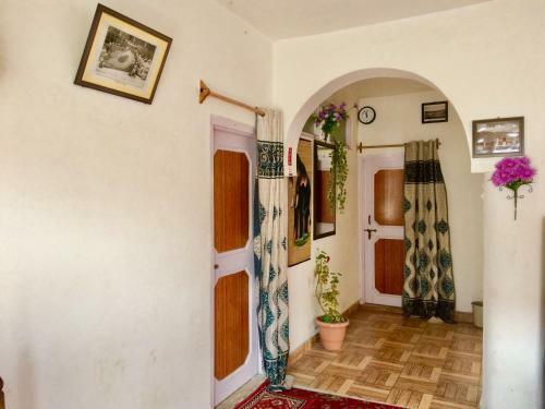 Hostal New World Guest House