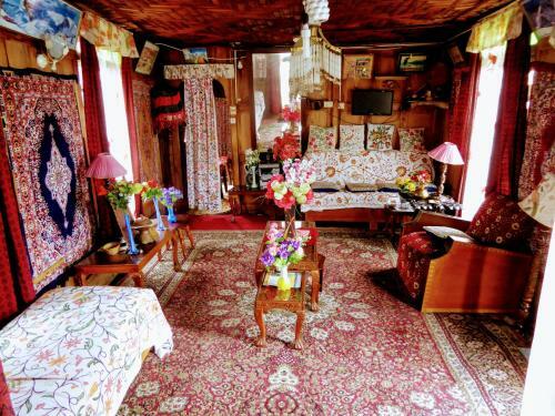 Houseboat Royal Lodge