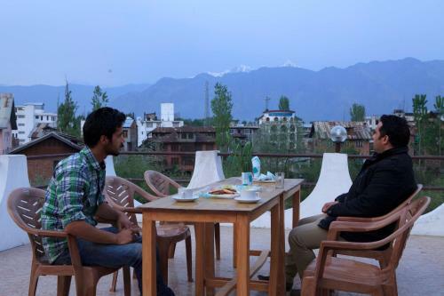 Hotel Kashmir Inn