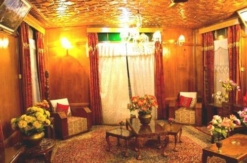 House Boat New Chez Henry
