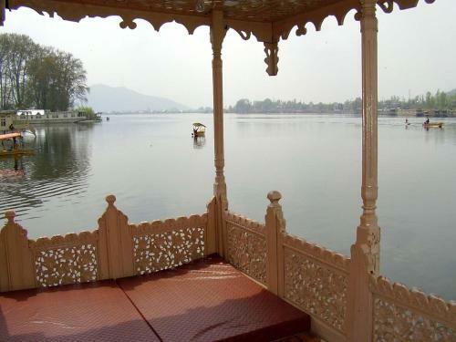 House Boat Young Bombay