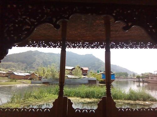 Houseboat Parimahal
