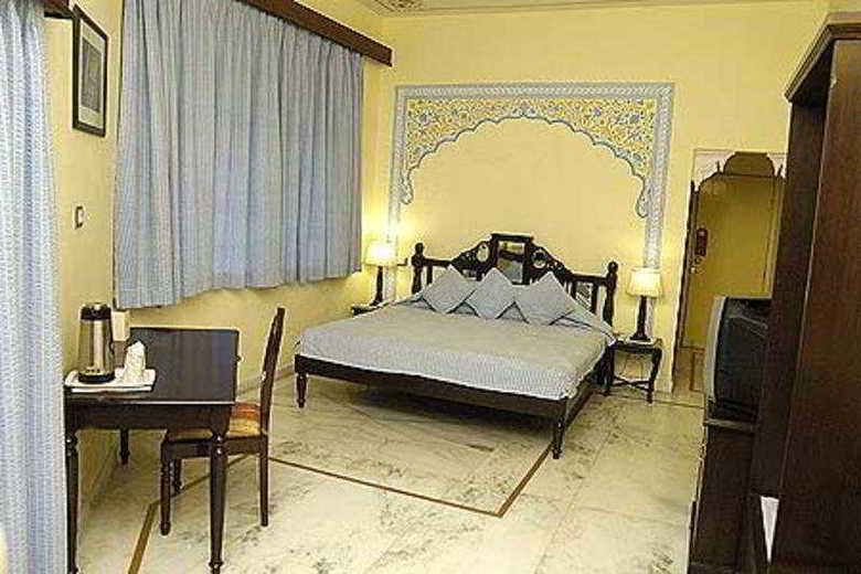 Hotel Swaroop Vilas