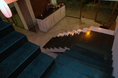 Hotel Ashiyana Cliff & Beach Resort