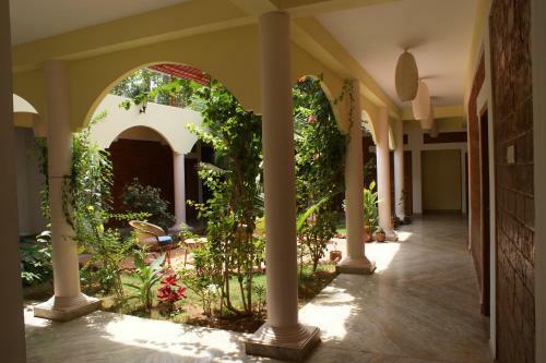 Hotel Ashiyana Cliff & Beach Resort