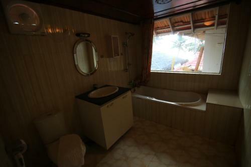 Hotel Black Beach Resort