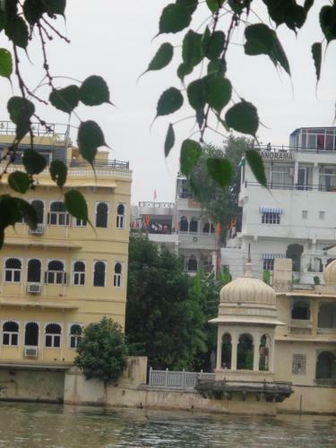 Hostal The Royal Lake View Villa