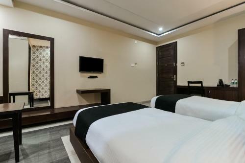 Capital O 4535 Hotel Uma Palace