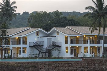 Hotel Acron Waterfront Resort