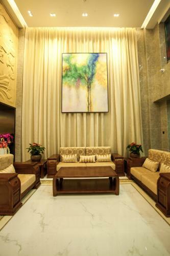 Wanfu Century Hotel