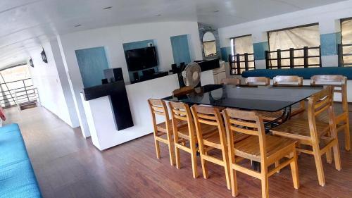 Marari Houseboat