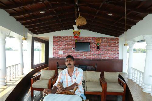 Marari Houseboat