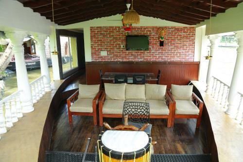 Marari Houseboat