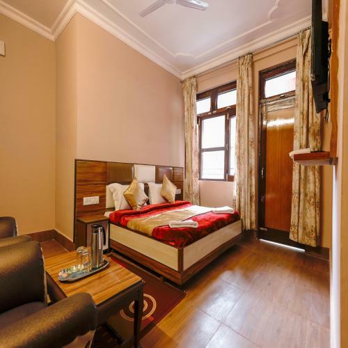 Bed & Breakfast New Varuni House