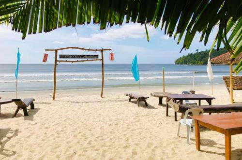 Hostal Victoria Beach House