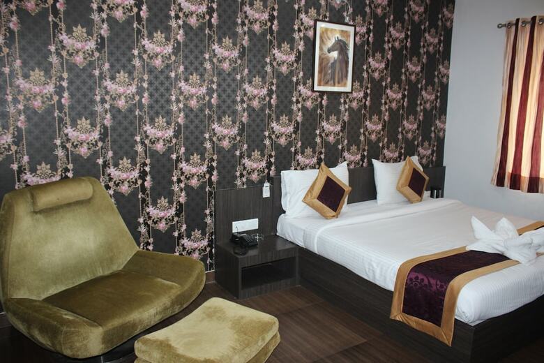 Hotel Flowers Inn