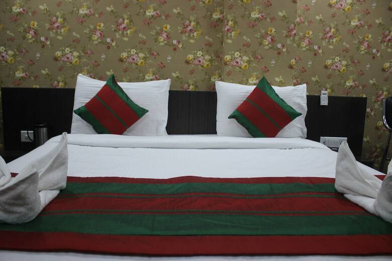 Hotel Flowers Inn