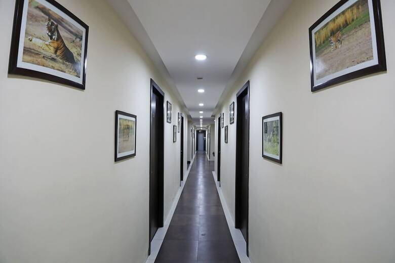 Hotel Flowers Inn