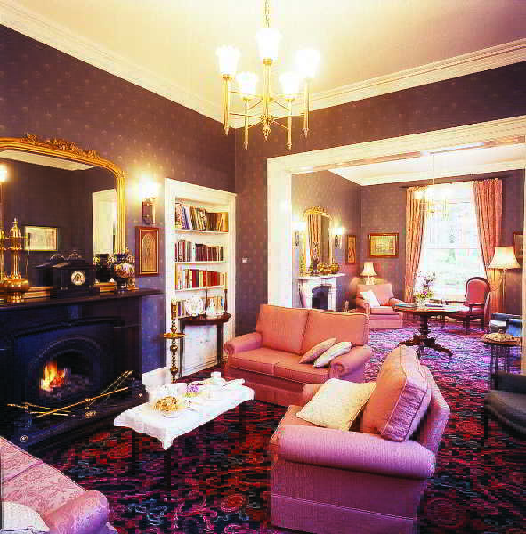 Ross Lake House Hotel