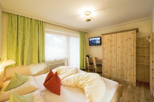Ski In Ski Out Hotel Unterellmau
