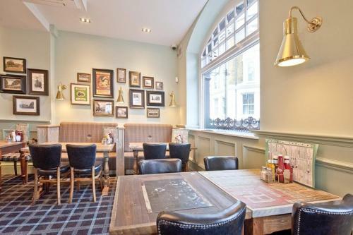 The Queen Hotel