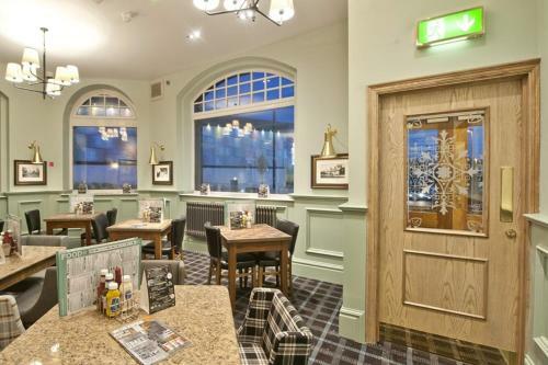 The Queen Hotel