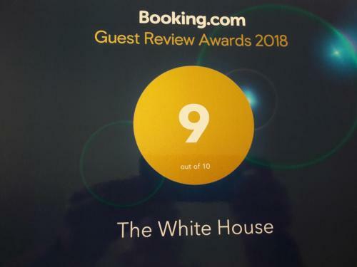 Hostal The White House