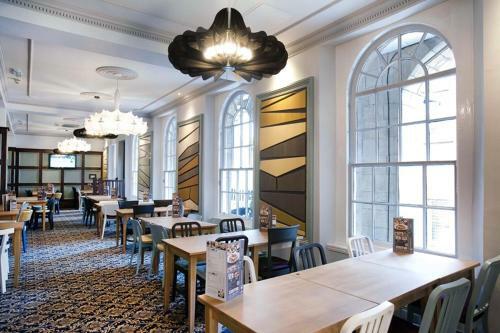Hotel The Guildhall And Linen Exchange Wetherspoon