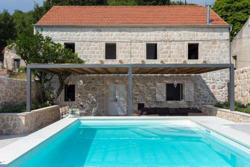 Villa Ostrinus Vh Viii