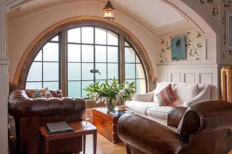 Bed & Breakfast River Arts Club