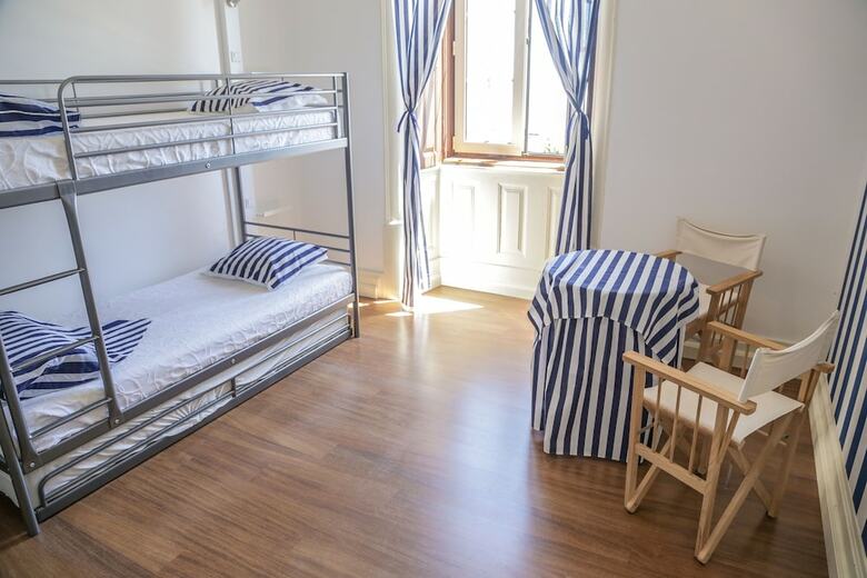 Hostel 402