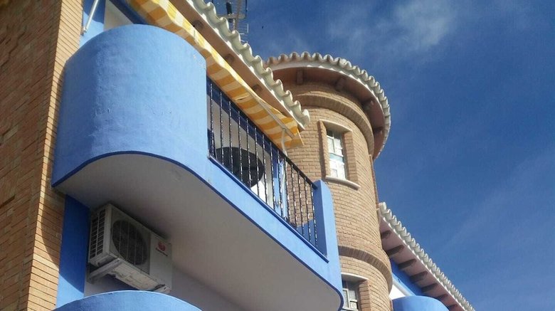 Hostal Torre De La Victoria Guest House