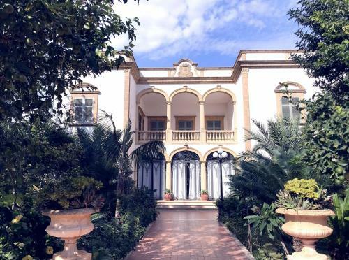 Charming Apartment With Pool And Garden